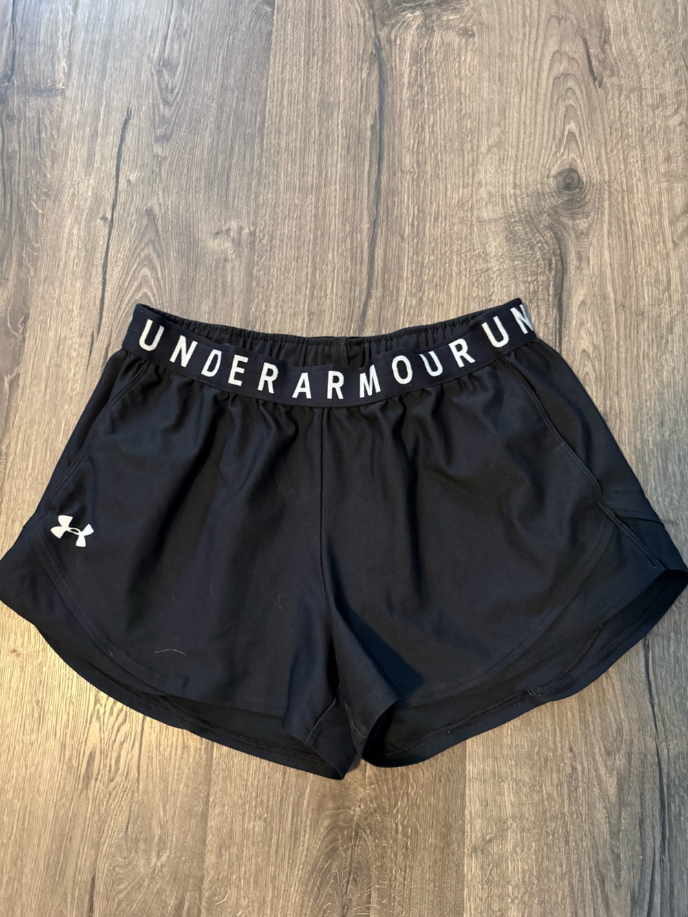 Under Armour womens medium Athletic Training Shorts with Branded Waistband